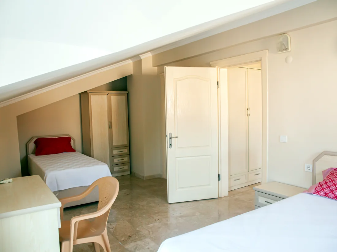 Single bed in the second bedroom at Calis Sunstay